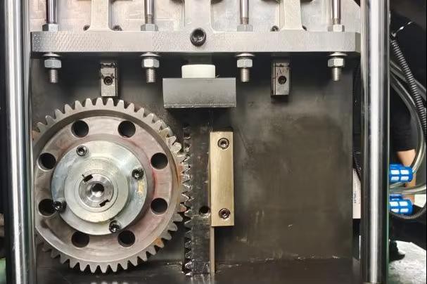 Automatic PET Bottle Blowing Machine Automatic PET Bottle Blowing Machine